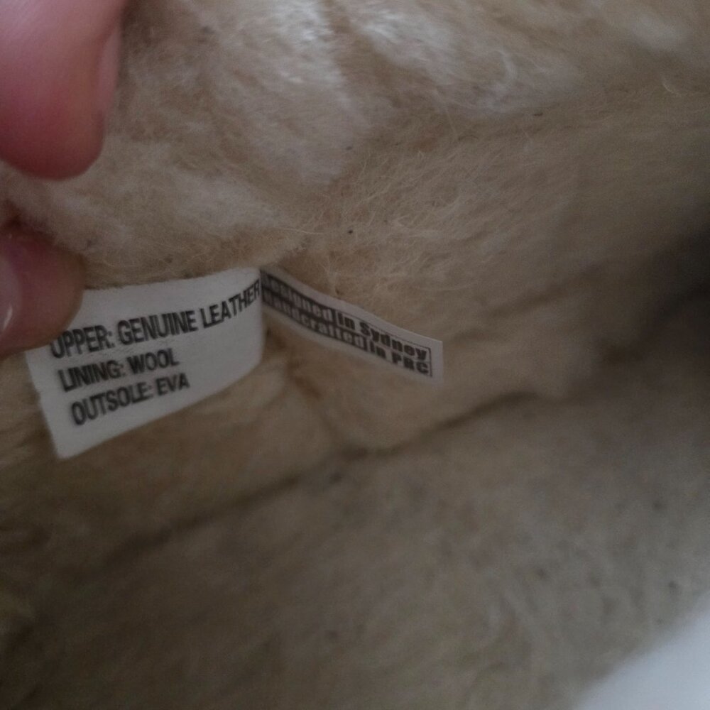 UGG - Picture 8 of 9